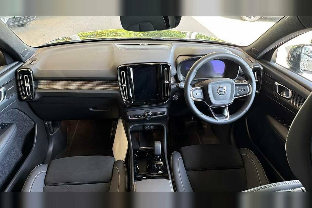 Volvo XC40 2.0 B4p Ultimate Dark CK23FUW Black #4