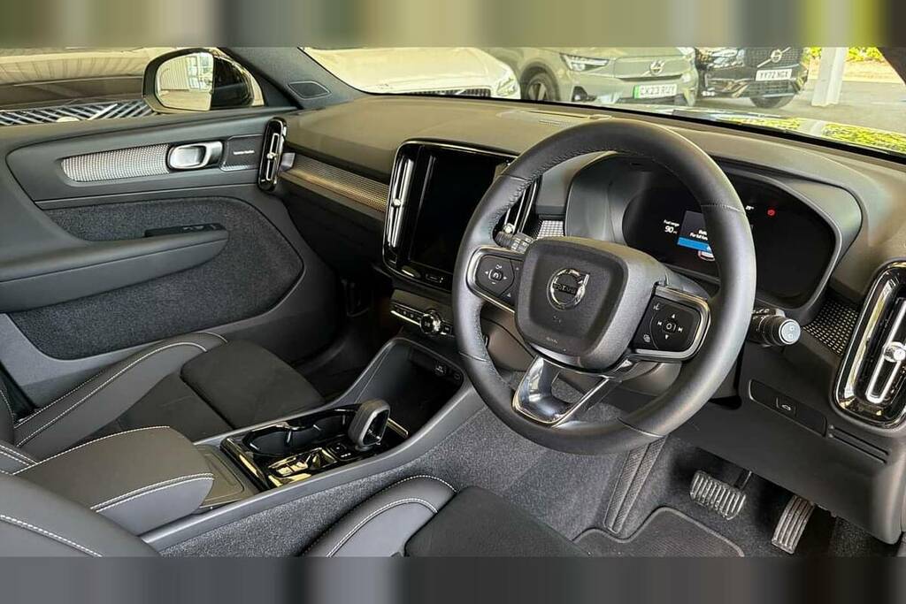 Volvo XC40 2.0 B4p Ultimate Dark CK23FUW Black #3