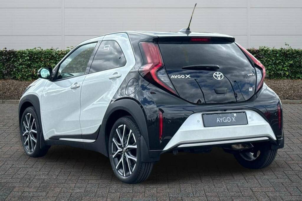 Toyota Aygo X 1.5 Hybrid Gr Sport Cvt White #2