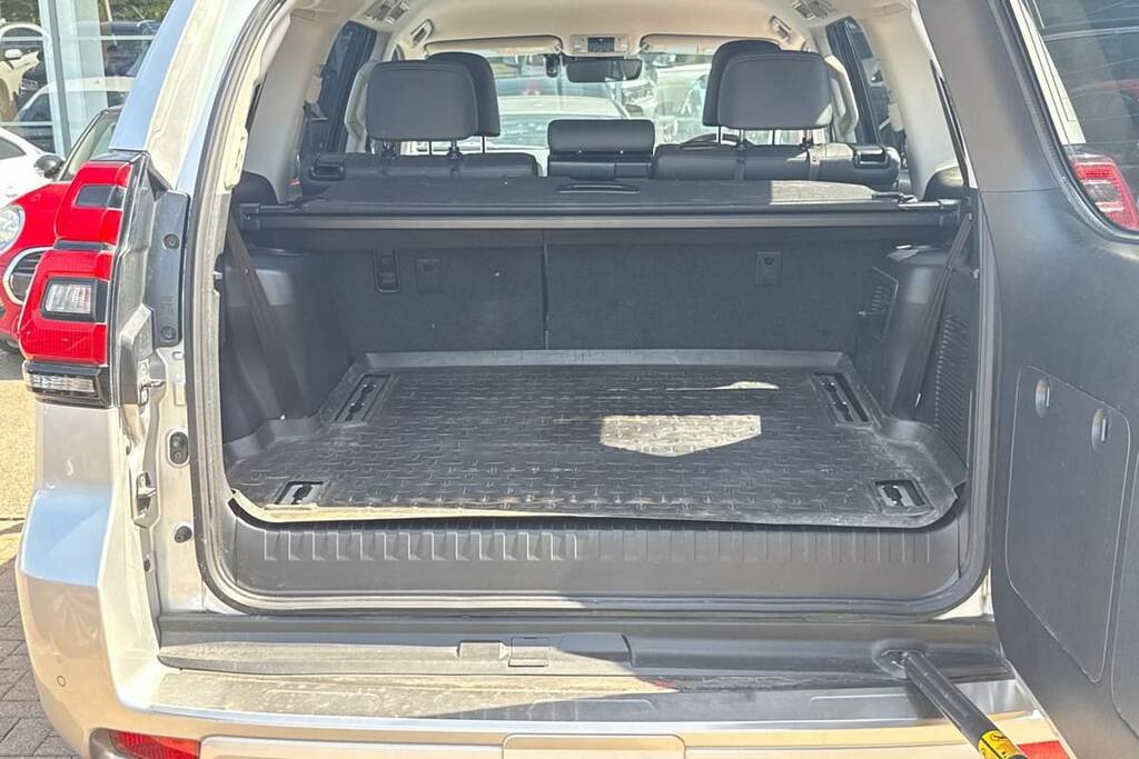 Toyota Land Cruiser 2.8 D-4d Invincible 7 Seats Silver #2