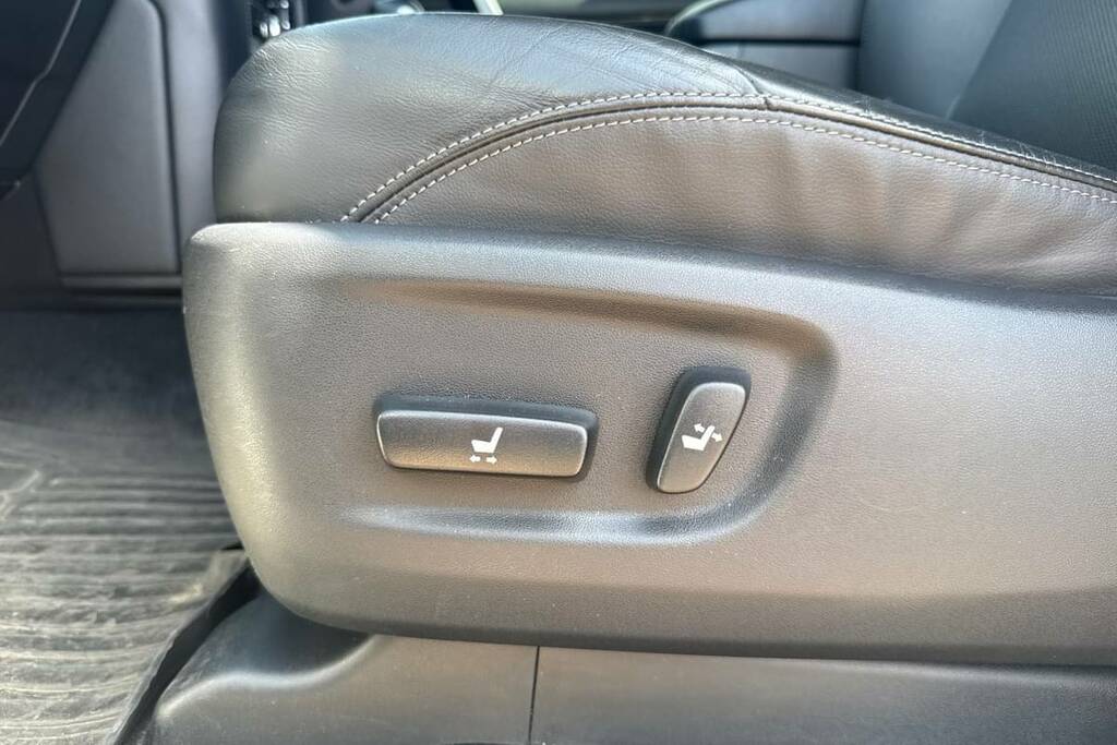 Toyota Land Cruiser 2.8 D-4d Invincible 7 Seats Silver #6