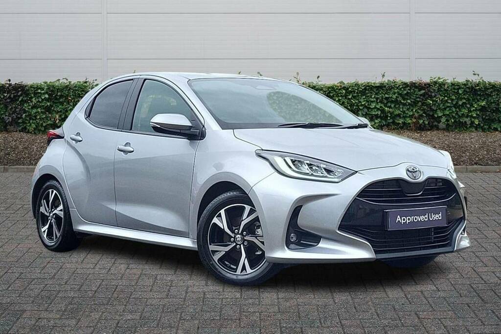 Toyota Yaris 1.5 Hybrid Design Cvt Silver