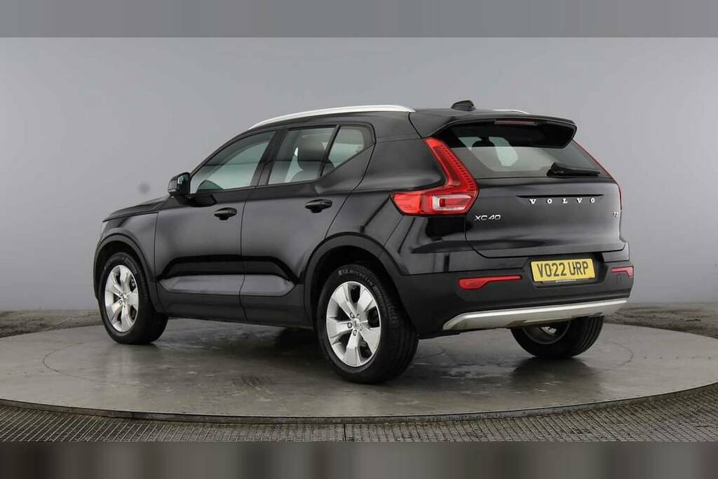 Volvo XC40 1.5 T3 163 Momentum Geartronic VO22URP Black #2