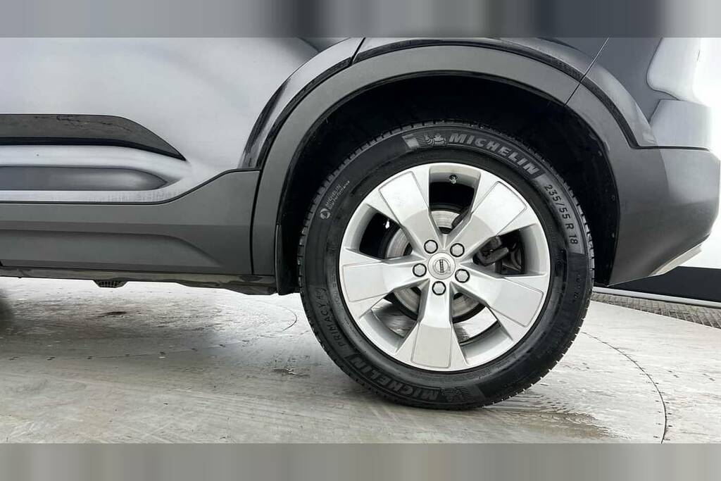 Volvo XC40 1.5 T3 163 Momentum Geartronic VO22URP Black #4