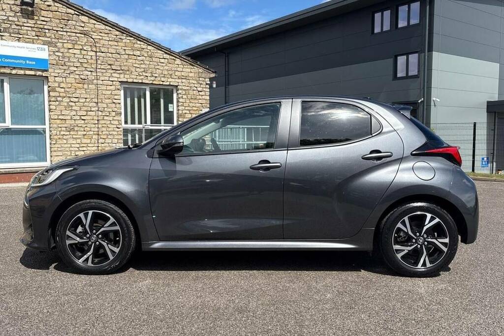 Toyota Yaris 1.5 Hybrid Design Cvt FG25ENC Grey #4