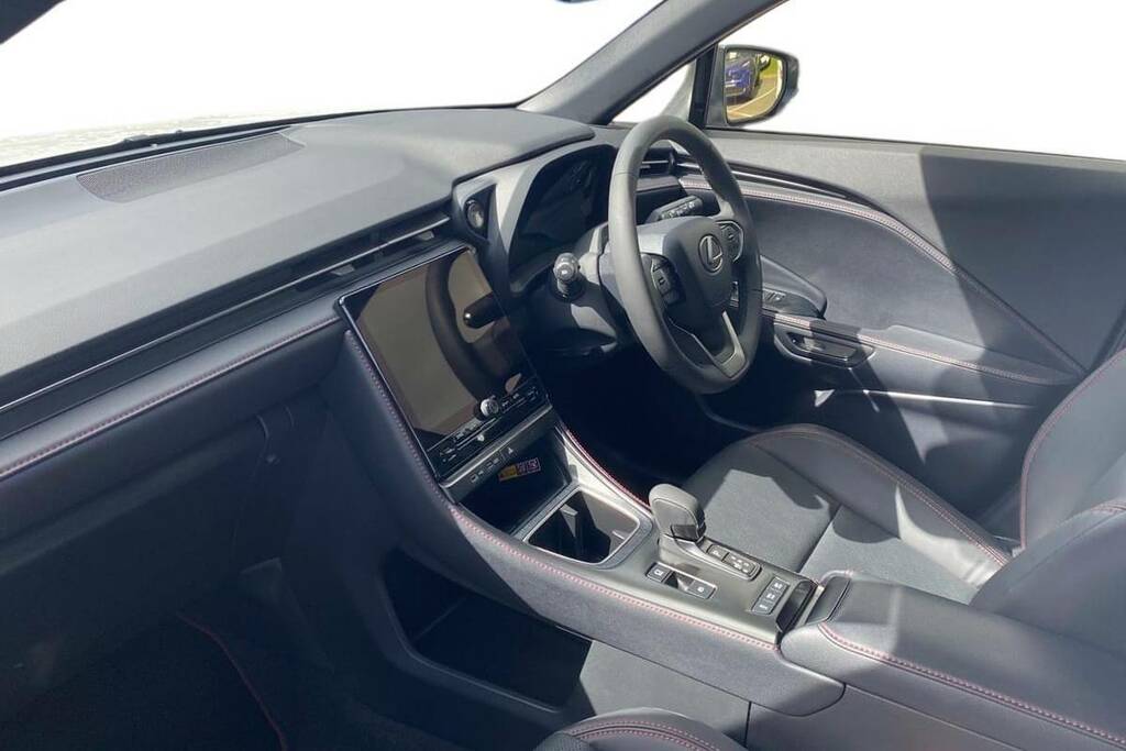 Lexus LBX 1.5 Premium E-cvt FV24ULH White #5