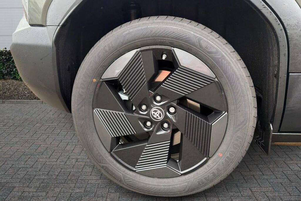 Toyota Urban Cruiser 128Kw Design 61Kwh #6