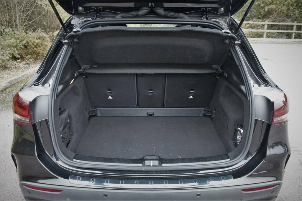 Mercedes-Benz GLA Class 35 4Matic Premium Black #2