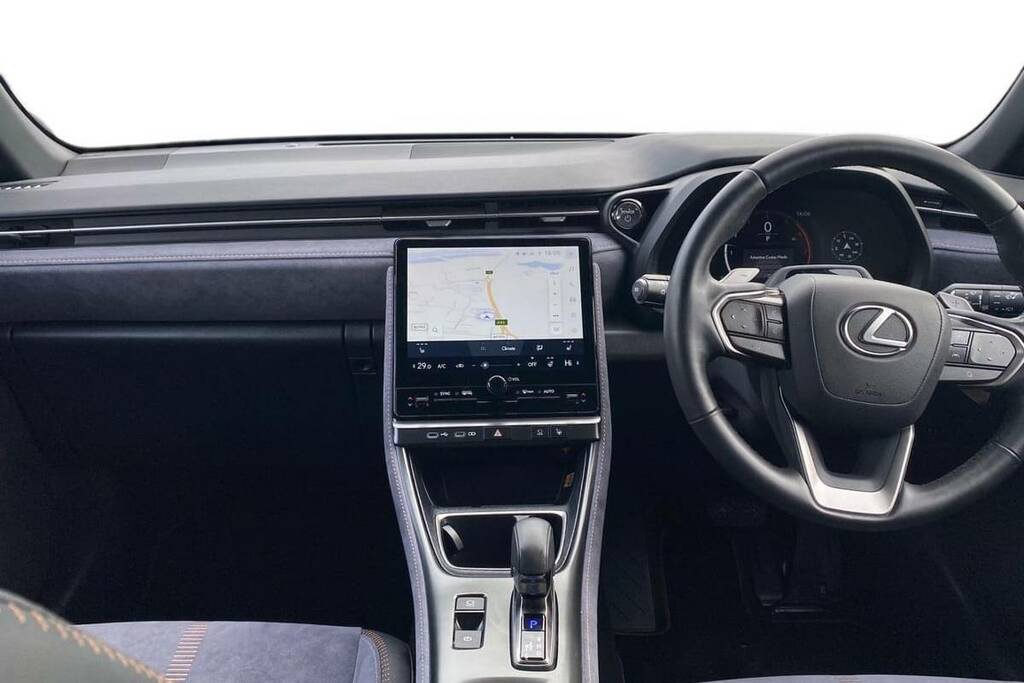 Lexus LBX 1.5 Takumi Design E-cvt AK24LXB Silver #4