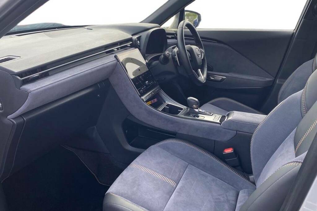 Lexus LBX 1.5 Takumi Design E-cvt AK24LXB Silver #3