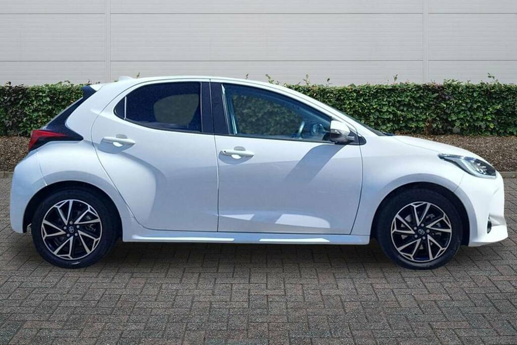 Toyota Yaris 1.5 Hybrid Design Cvt KP22LLK White #5