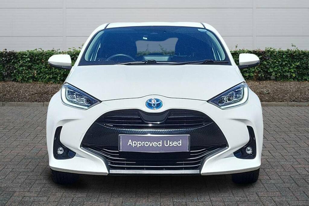 Toyota Yaris 1.5 Hybrid Design Cvt KP22LLK White #3