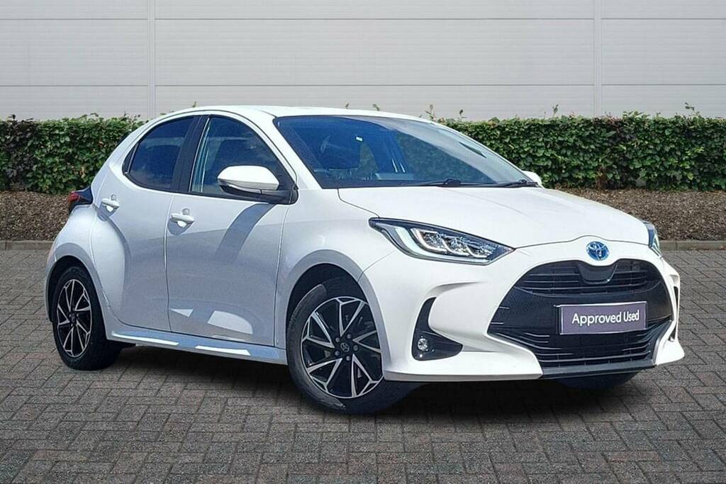 Toyota Yaris 1.5 Hybrid Design Cvt White