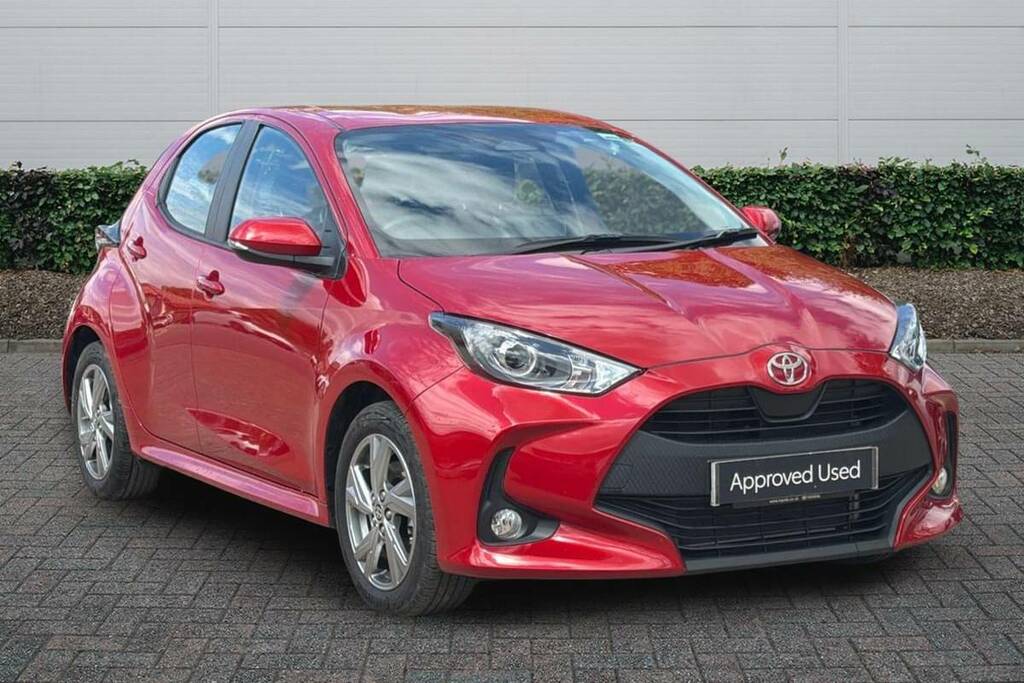 Toyota Yaris 1.5 Hybrid Icon Cvt Red
