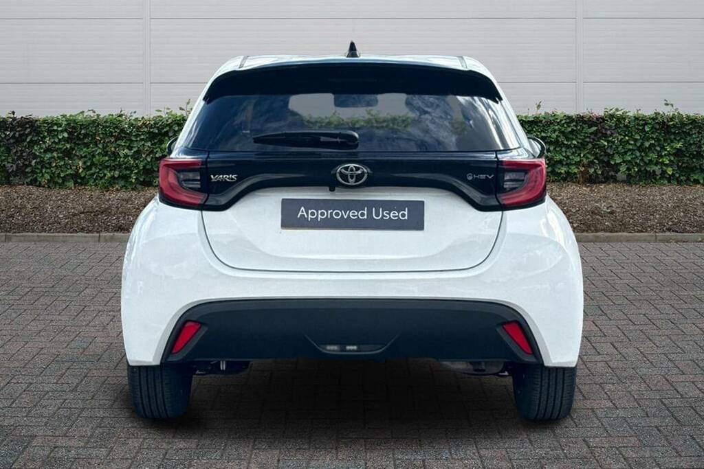 Toyota Yaris 1.5 Hybrid Design Cvt BJ75XYN #4