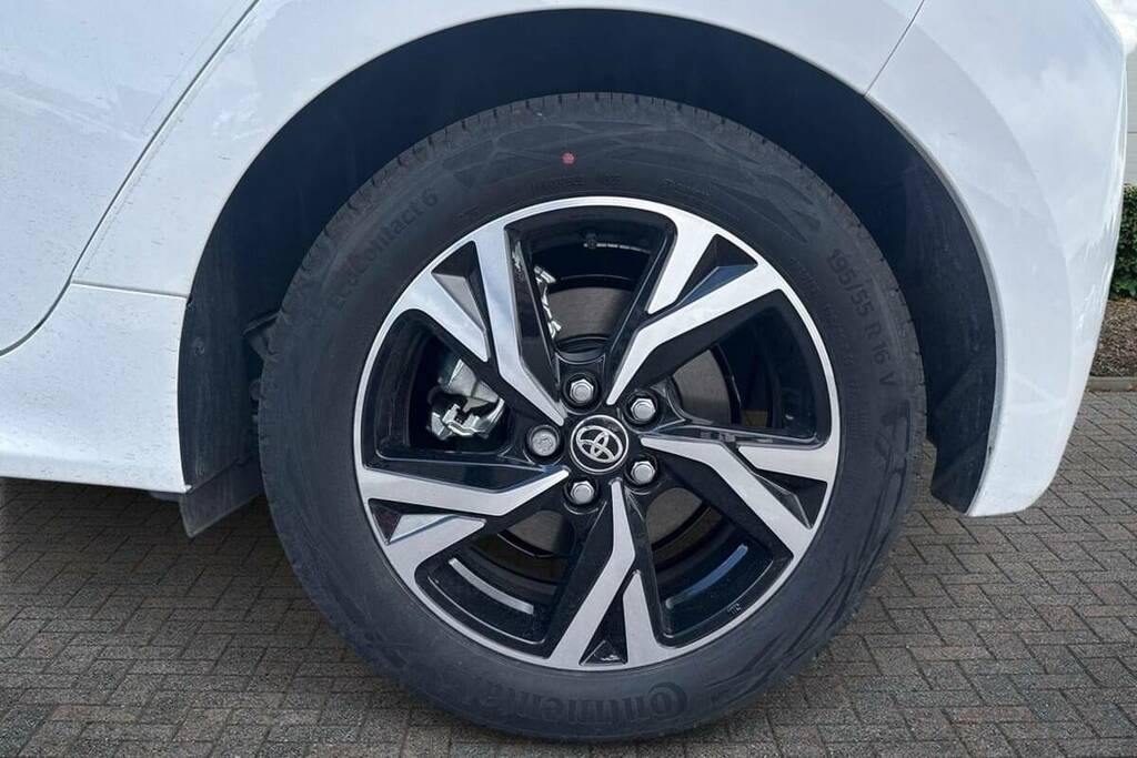 Toyota Yaris 1.5 Hybrid Design Cvt BJ75XYN #6