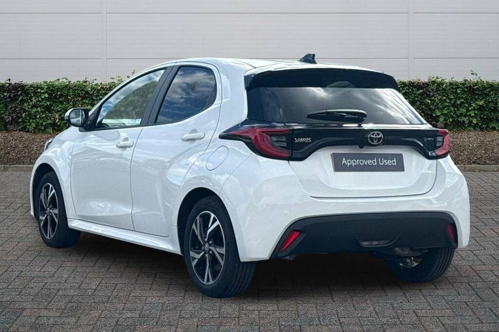 Toyota Yaris 1.5 Hybrid Design Cvt BJ75XYN #2