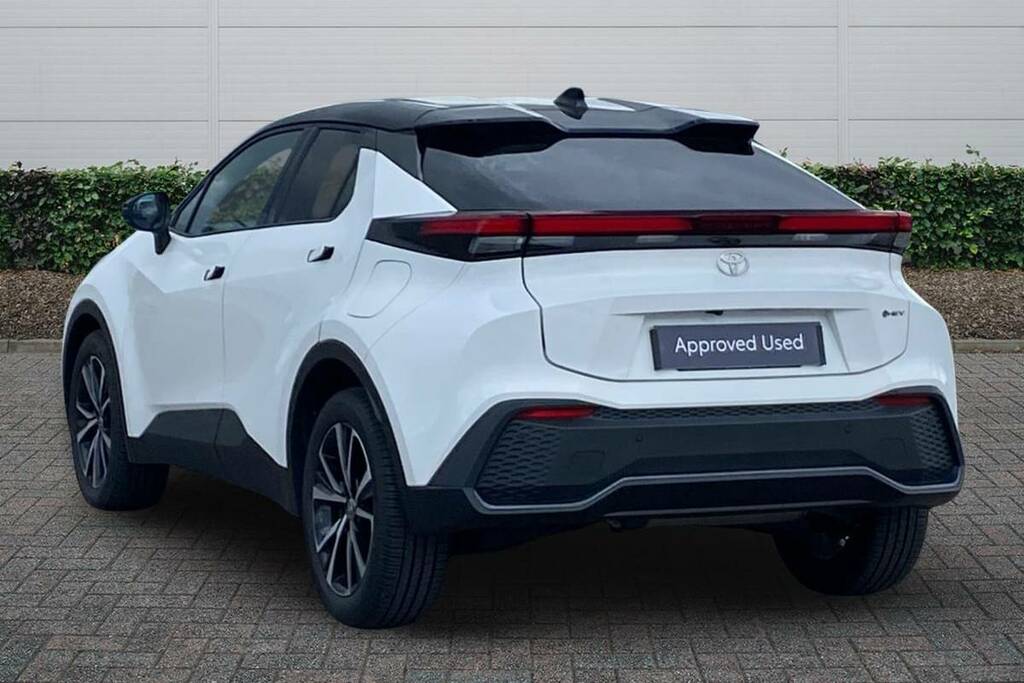 Toyota C-Hr 1.8 Hybrid Design Cvt GV74JZO White #2