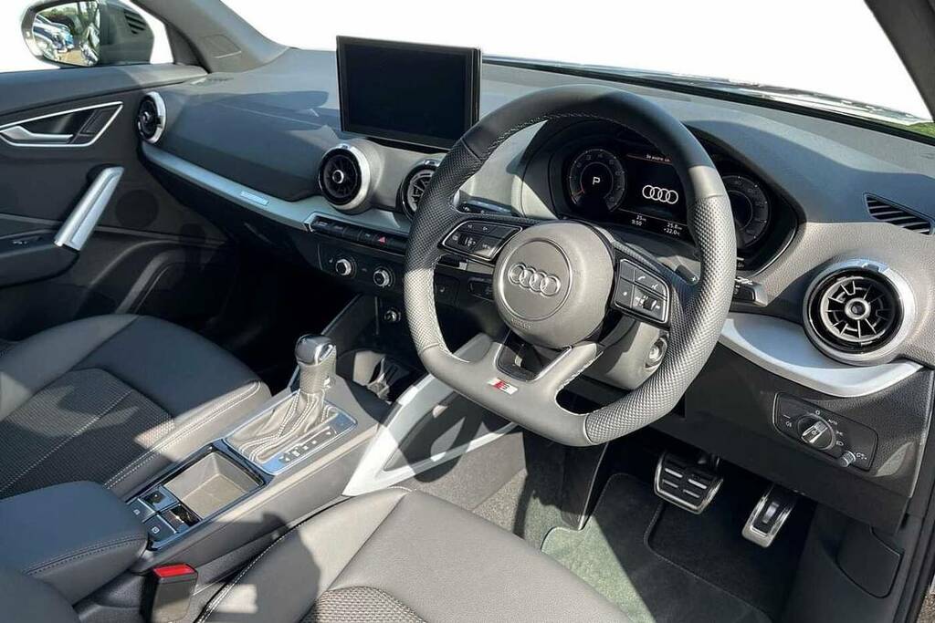 Audi Q2 35 Tfsi Black Edition S Tronic BN26WUH Black #6