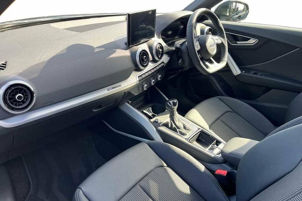 Audi Q2 35 Tfsi Black Edition S Tronic BN26WUH Black #2
