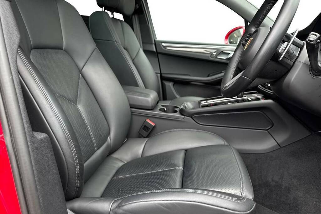Porsche Macan 5dr Pdk YY23ODR Red #5