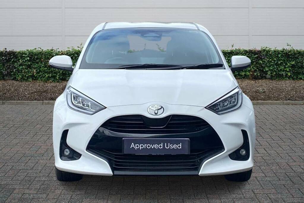 Toyota Yaris 1.5 Hybrid Design Cvt Safety Pack MM74LNC White #3