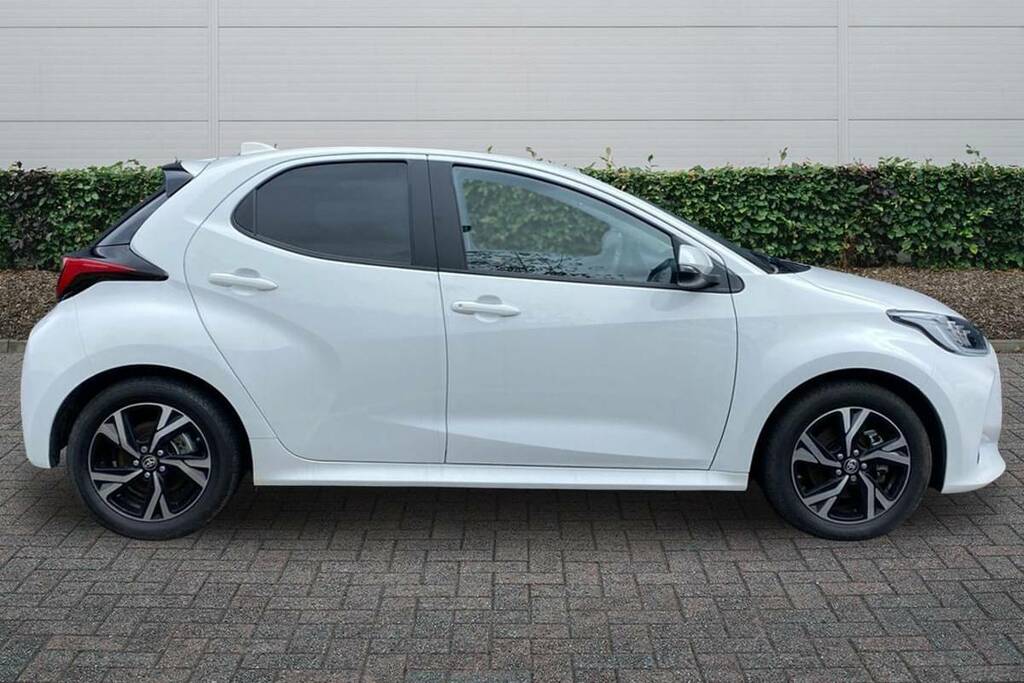 Toyota Yaris 1.5 Hybrid Design Cvt Safety Pack MM74LNC White #5