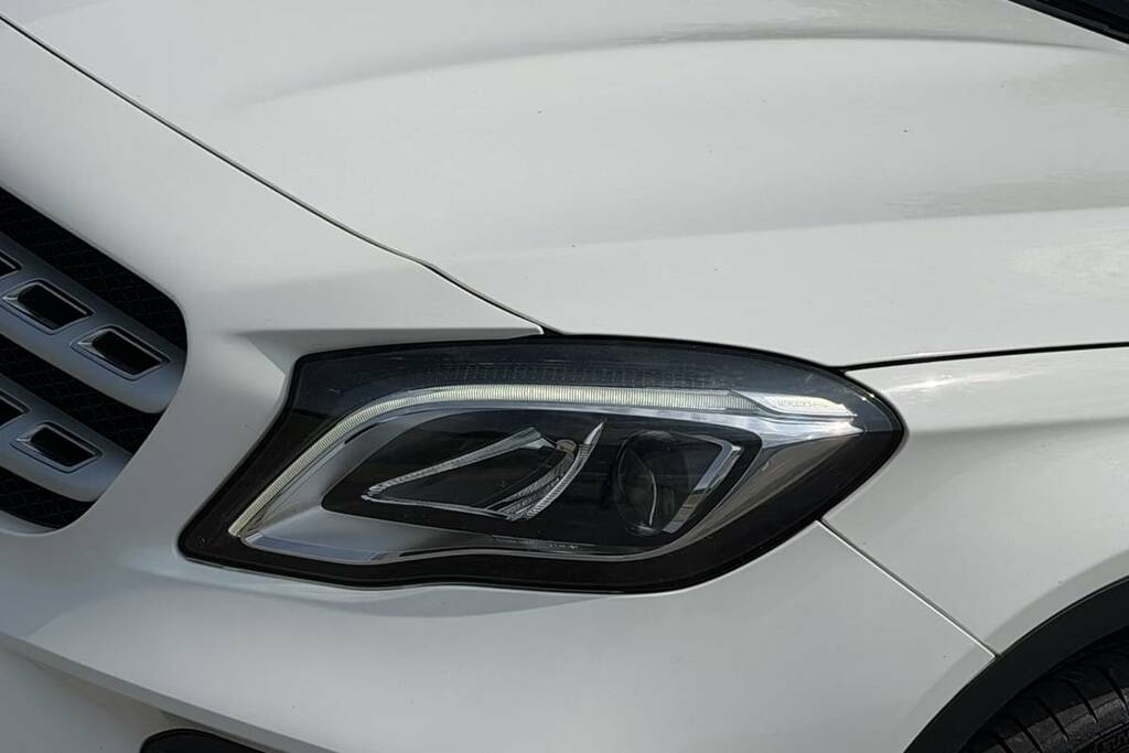 Mercedes-Benz GLA Class 180 Amg Line Edition Plus VK69HMG White #6