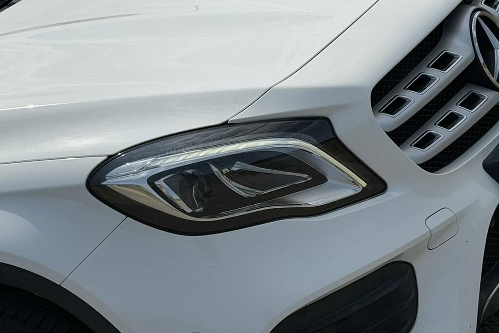 Mercedes-Benz GLA Class 180 Amg Line Edition Plus VK69HMG White #5