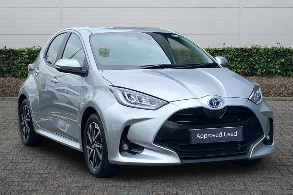 Toyota Yaris 1.5 Hybrid Design Cvt Silver