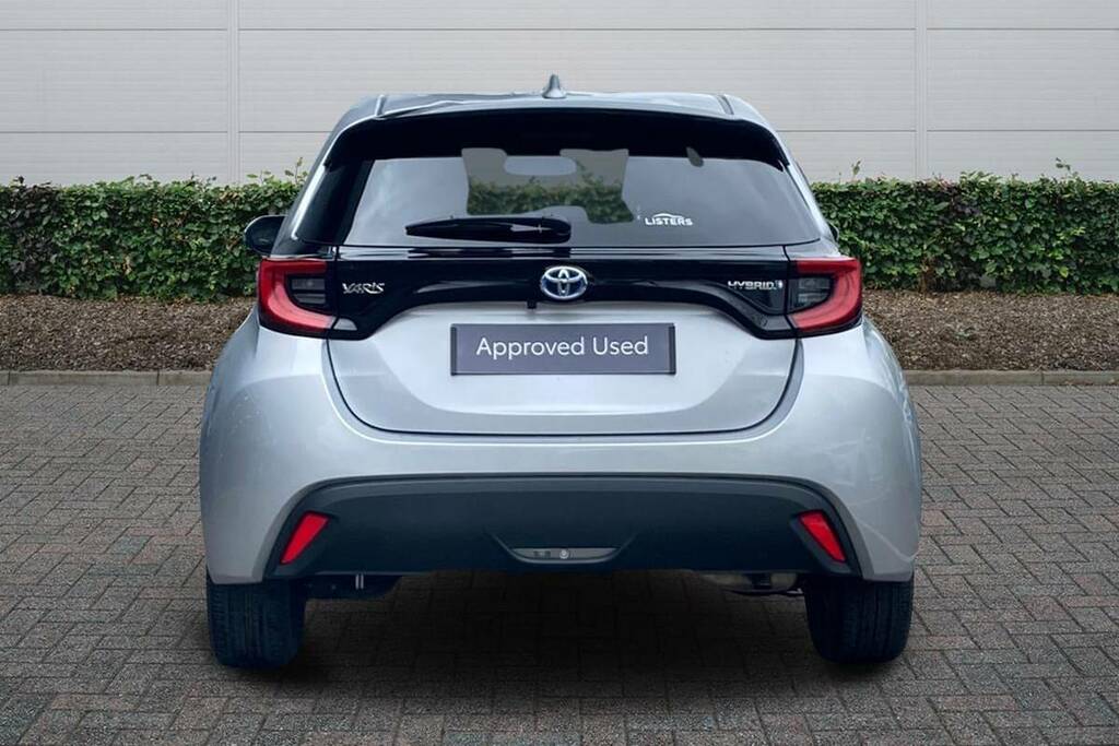 Toyota Yaris 1.5 Hybrid Design Cvt FP23EYC Silver #4