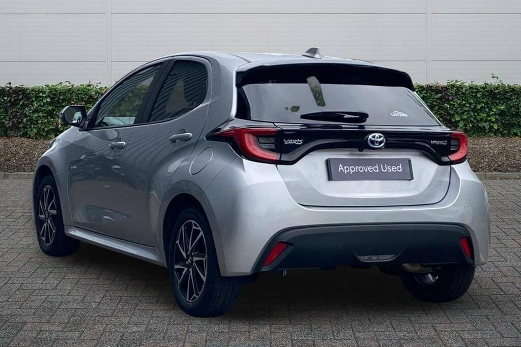 Toyota Yaris 1.5 Hybrid Design Cvt FP23EYC Silver #2