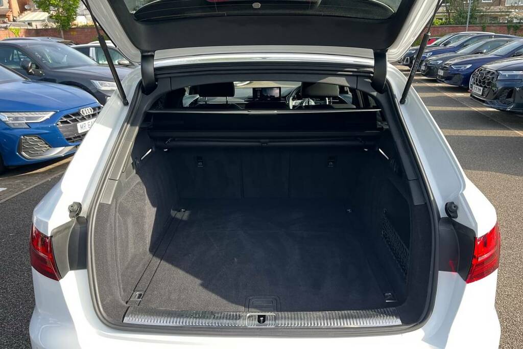 Audi A4 Avant 35 Tfsi Black Edition S Tronic White #2