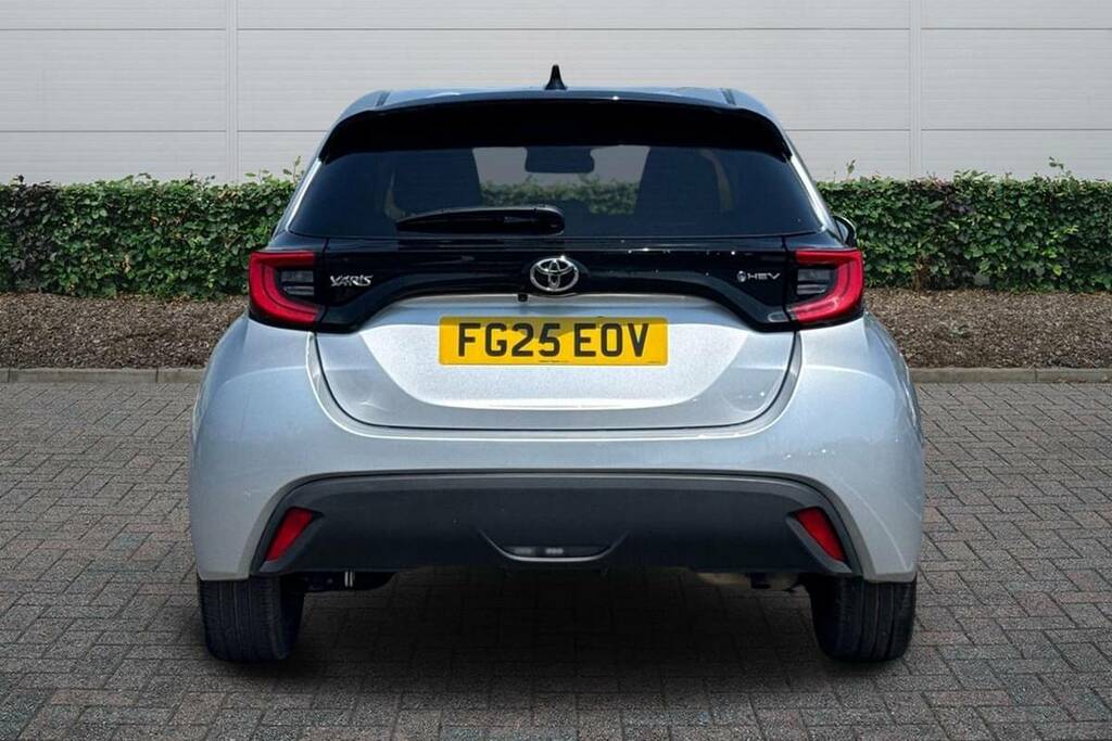 Toyota Yaris 1.5 Hybrid Design Cvt FG25EOV Silver #4