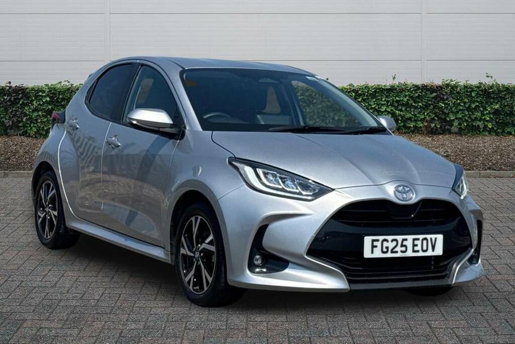 Toyota Yaris 1.5 Hybrid Design Cvt Silver
