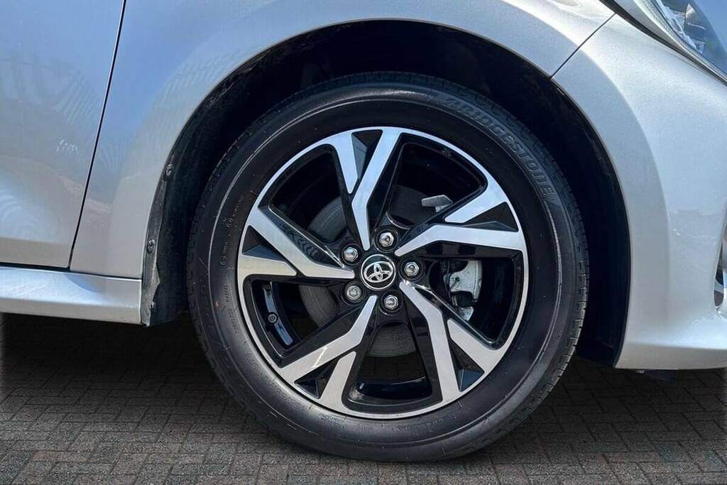Toyota Yaris 1.5 Hybrid Design Cvt FG25EOV Silver #6