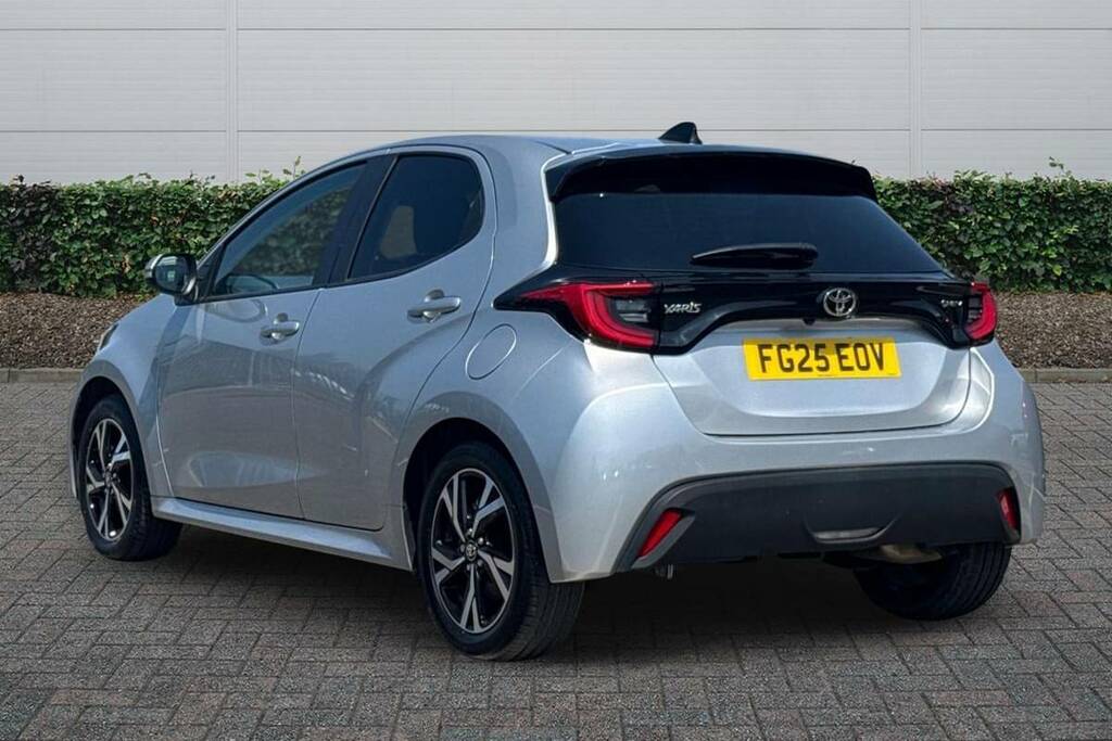 Toyota Yaris 1.5 Hybrid Design Cvt FG25EOV Silver #2
