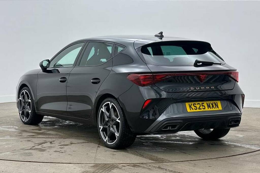 Cupra Leon 1.5 Etsi 150 V2 Dsg KS25MXN Black #3