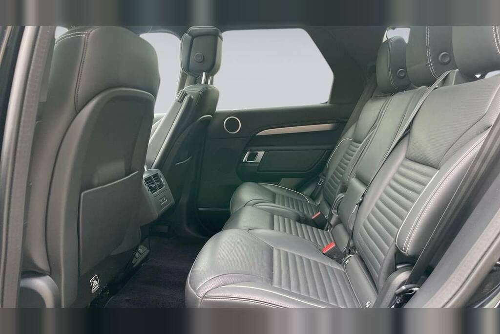 Land Rover Discovery 3.0 D300 R-dynamic Hse KS22NWD Black #4