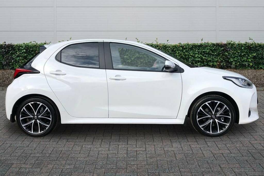 Toyota Yaris 1.5 Hybrid Design Cvt White #5