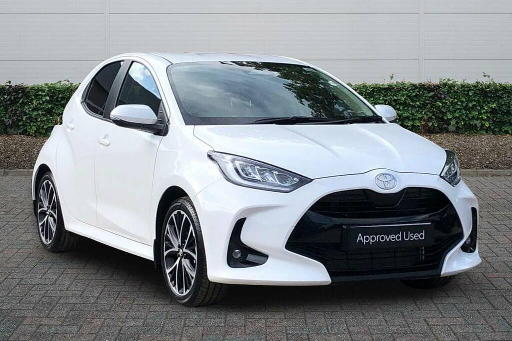 Toyota Yaris 1.5 Hybrid Design Cvt White