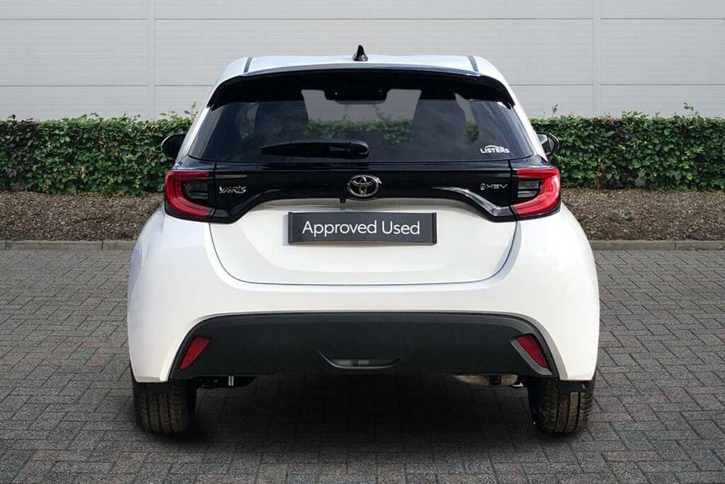 Toyota Yaris 1.5 Hybrid Design Cvt White #4