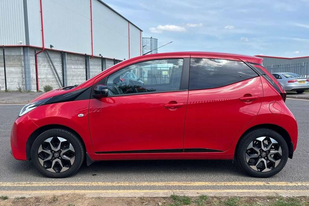 Toyota Aygo 1.0 Vvt-i X-trend MV69VJE Red #4