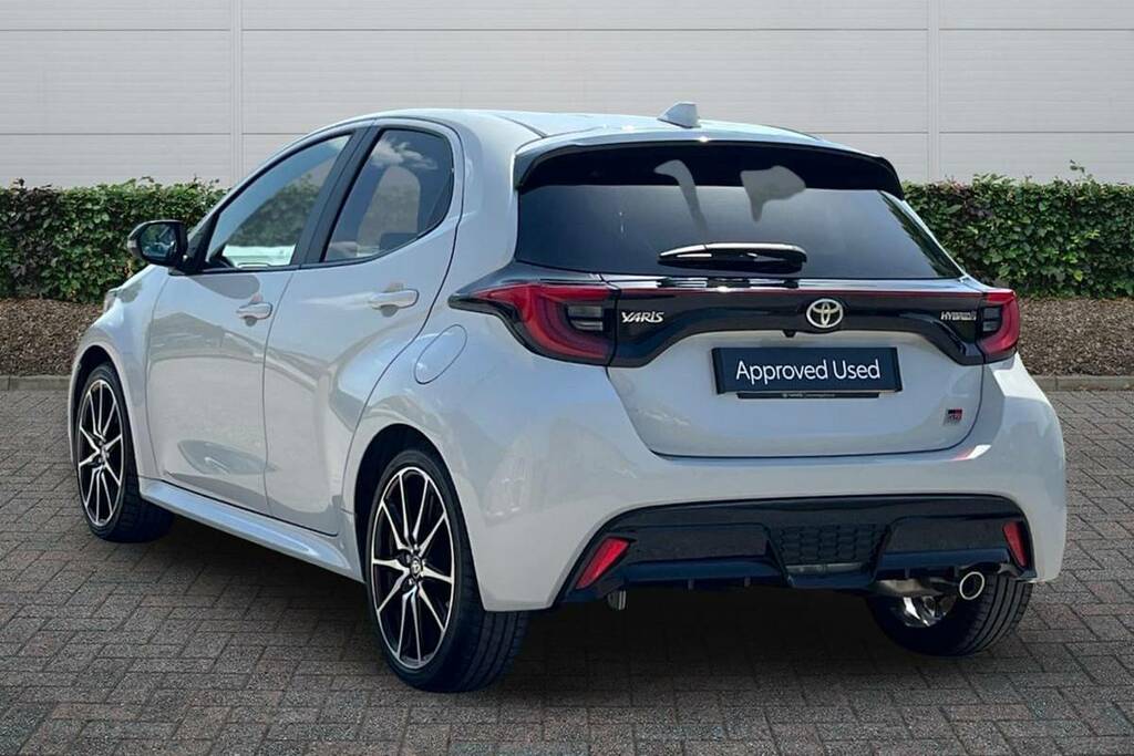 Toyota Yaris 1.5 Hybrid Gr Sport Cvt Grey