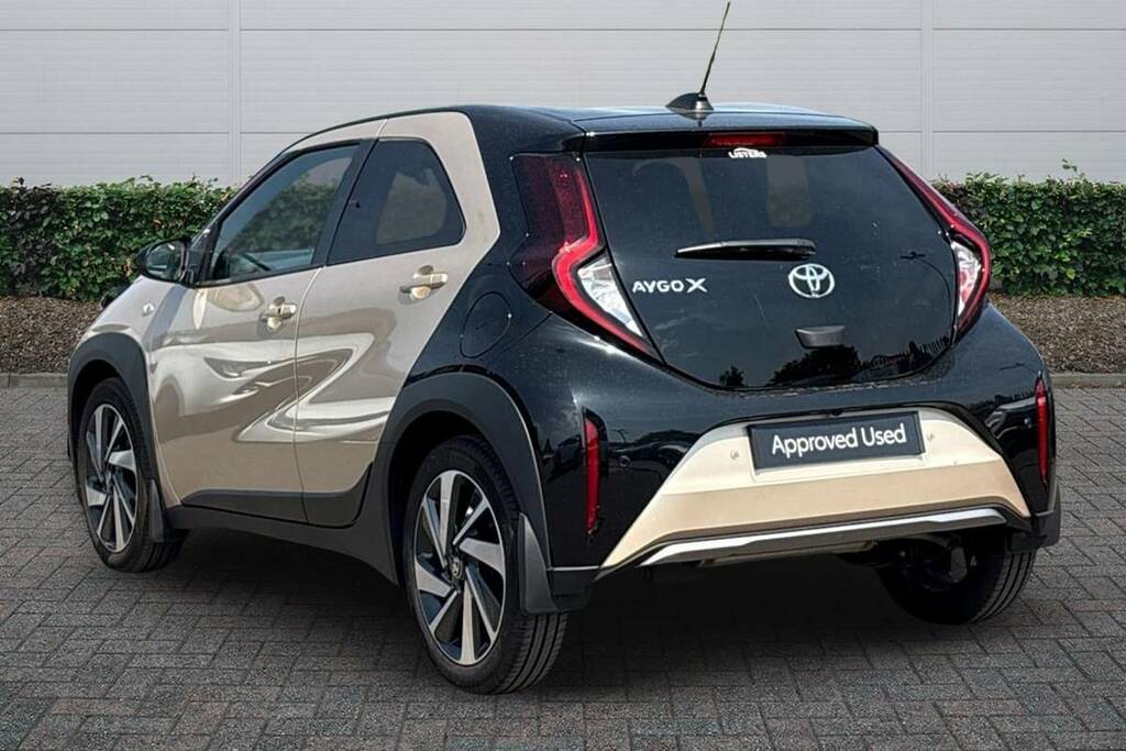 Toyota Aygo X 1.0 Vvt-i Exclusive Beige