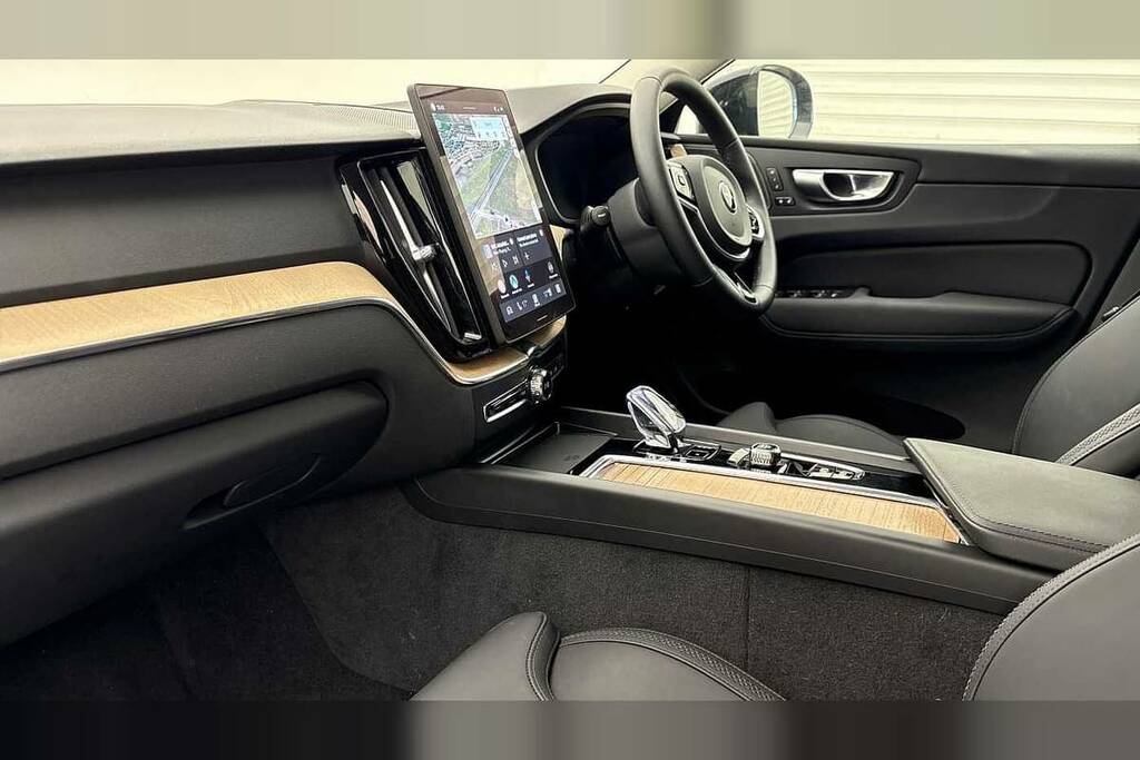 Volvo XC60 2.0 B5p Plus Dark Awd Geartronic RJ25ZTT Red #6