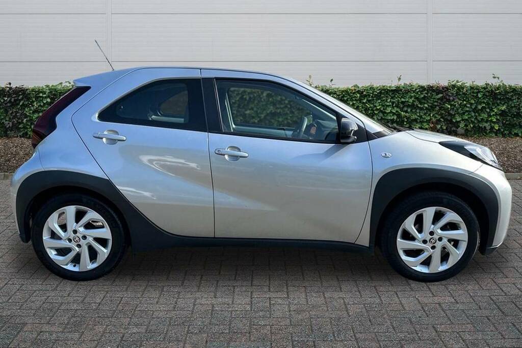 Toyota Aygo X 1.0 Vvt-i Pure BK23ARU Silver #5