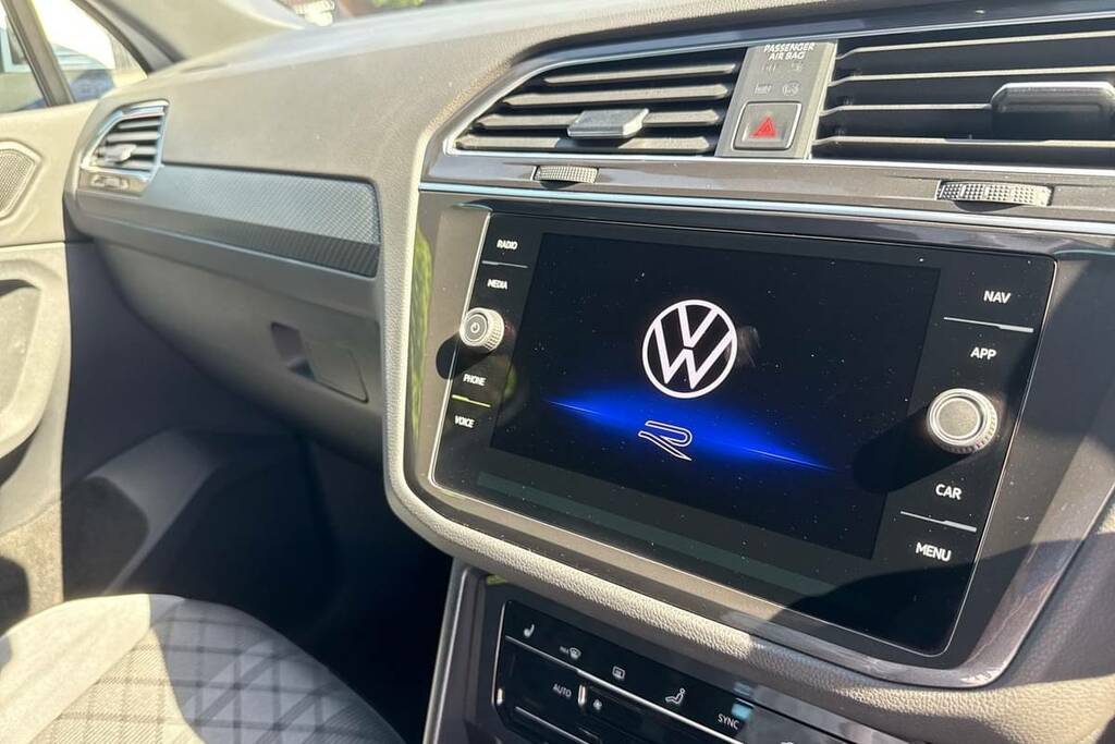 Volkswagen Tiguan 2.0 Tsi 4Motion R-line Dsg FD23XZC White #2