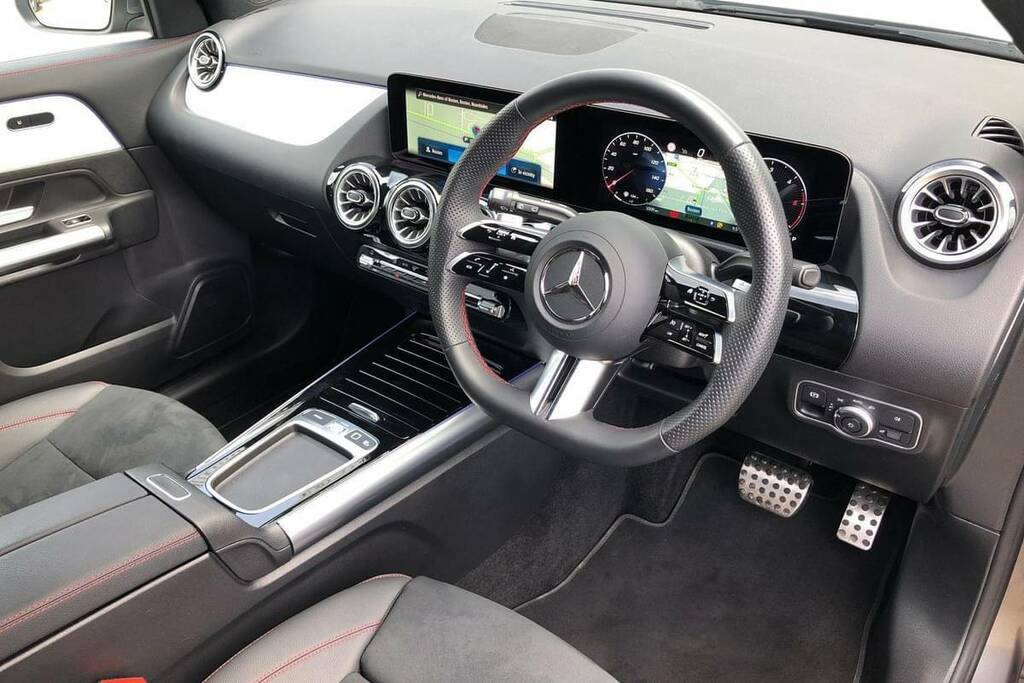 Mercedes-Benz GLA Class 220D 4Matic Amg Line Executive KP75LBE Grey #4