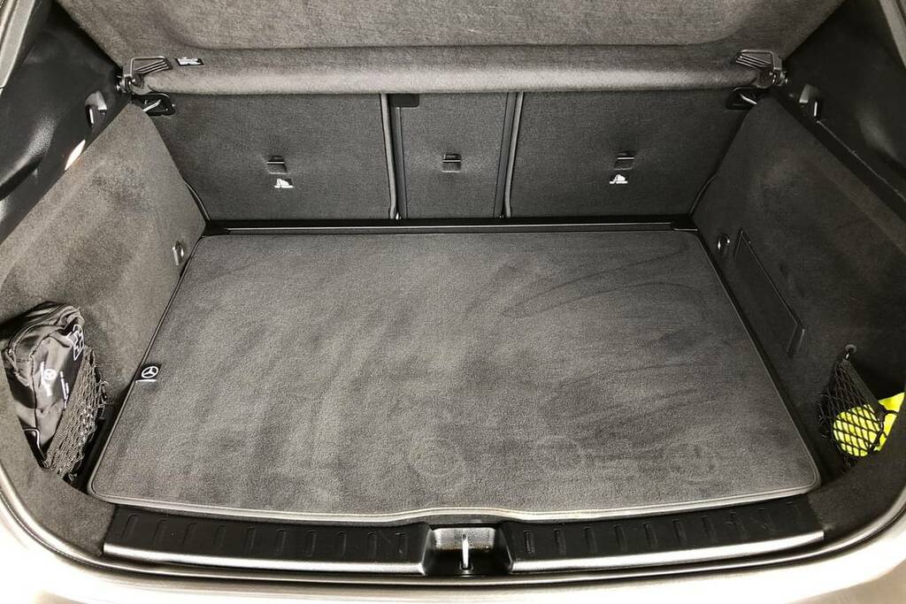 Mercedes-Benz GLA Class 220D 4Matic Amg Line Executive KP75LBE Grey #2
